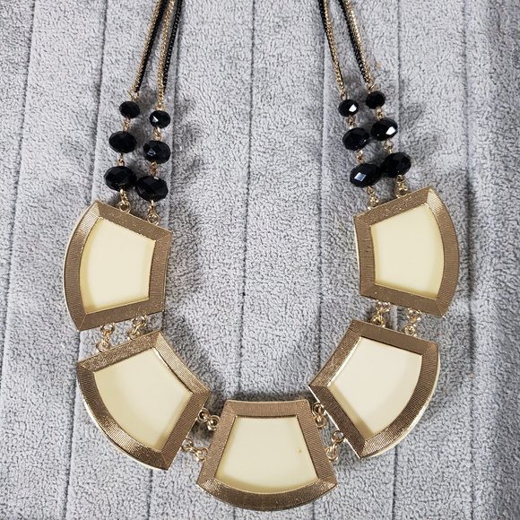 ** FINAL PRICE ** Geometric Ivory faux stone/bead multi link necklace - Picture 4 of 7